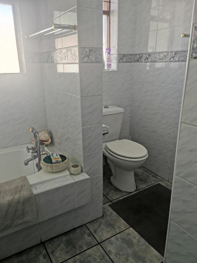 דירות סטלנבוש Eikepark Self Catering מראה חיצוני תמונה