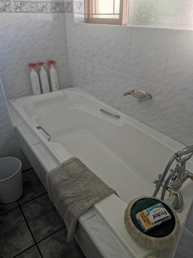 דירות סטלנבוש Eikepark Self Catering מראה חיצוני תמונה