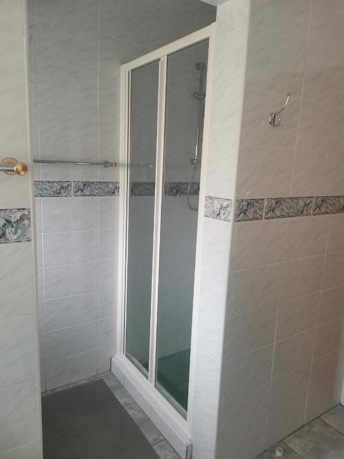 דירות סטלנבוש Eikepark Self Catering מראה חיצוני תמונה