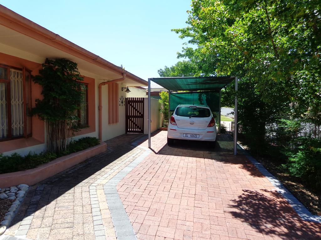 דירות סטלנבוש Eikepark Self Catering מראה חיצוני תמונה