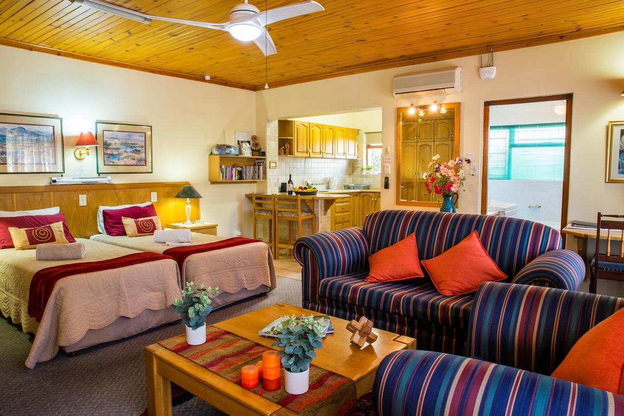 דירות סטלנבוש Eikepark Self Catering מראה חיצוני תמונה