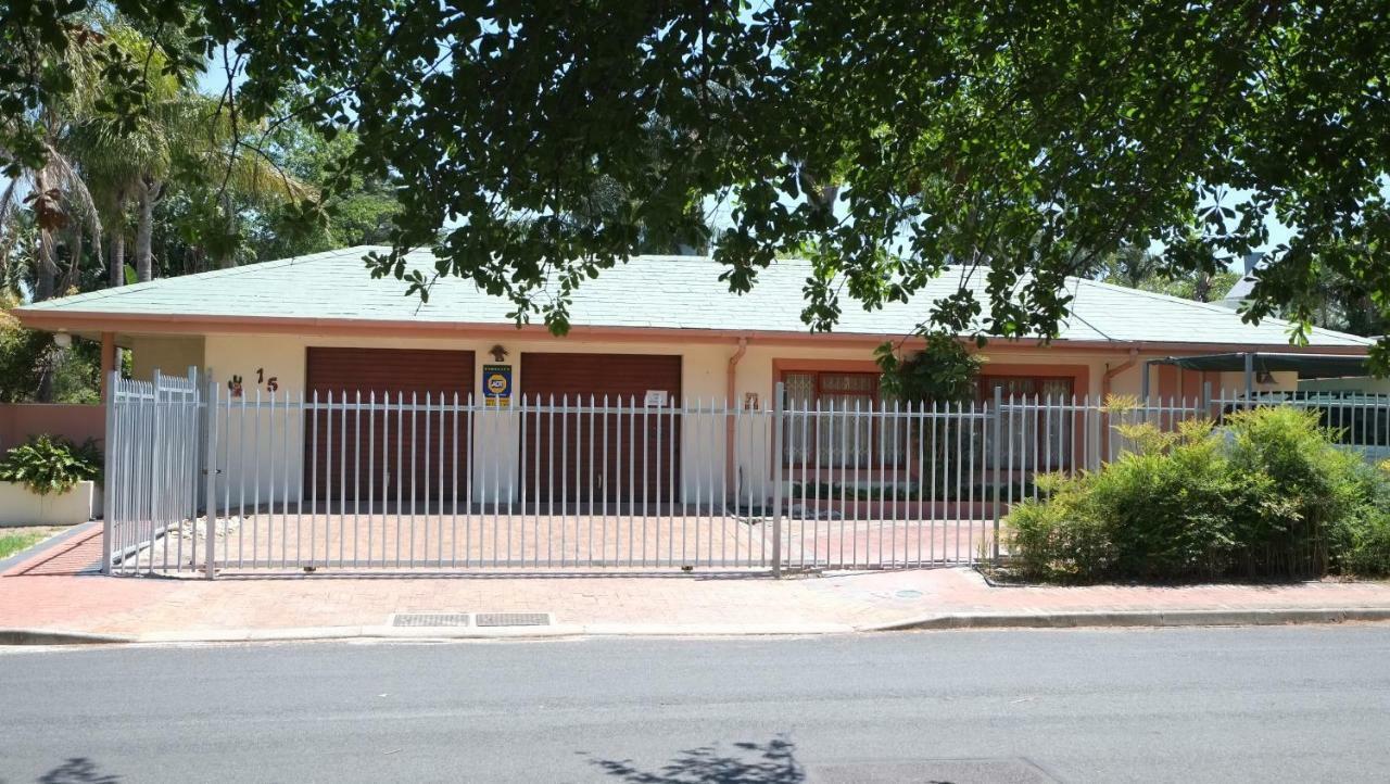 דירות סטלנבוש Eikepark Self Catering מראה חיצוני תמונה